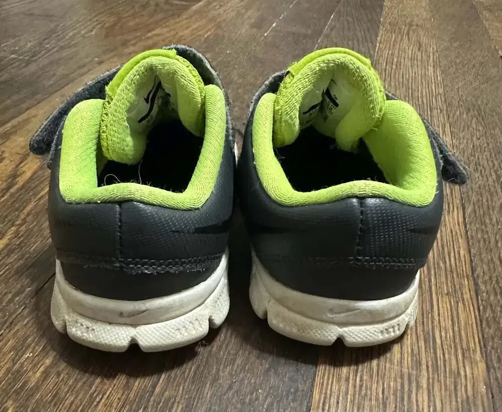 Nike toddler sneakers